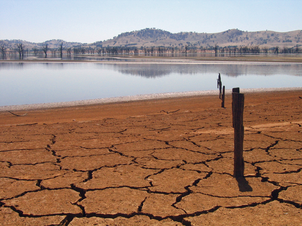Drought-LakeHume
